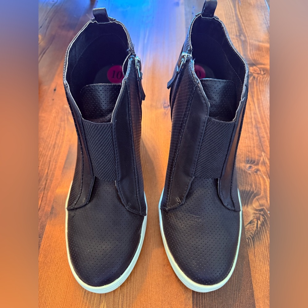 Black Women's Ankle Boots by Mia